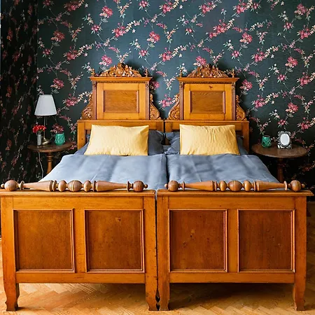 Romanticky Se Starozitnym Interierem * Morina