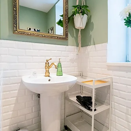 Apartament Romanticky Se Starozitnym Interierem Morina