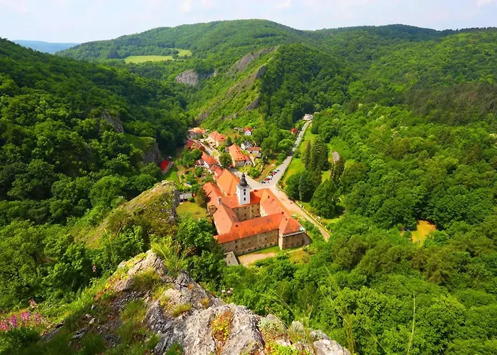 Romanticky Se Starozitnym Interierem Apartman